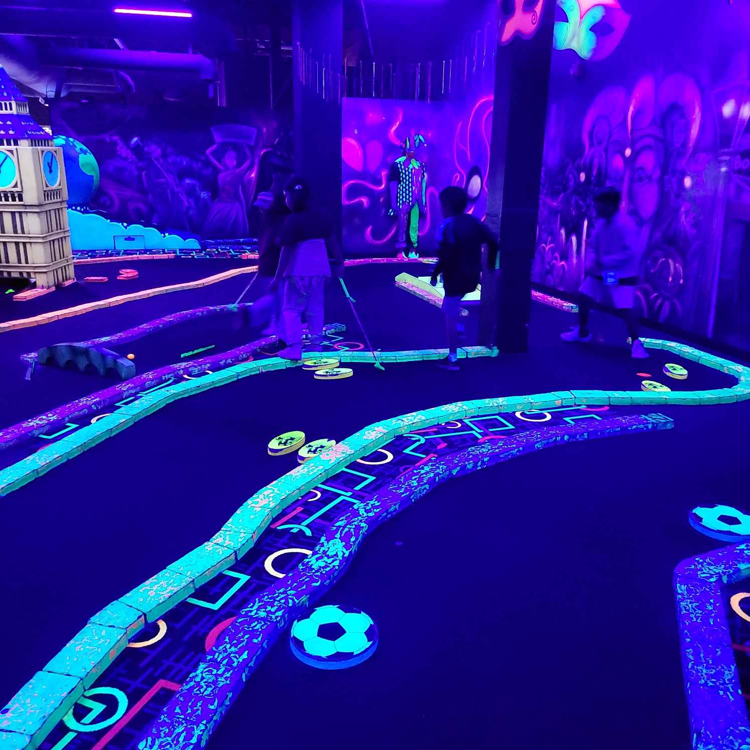 6/13 Field Trip to GLO Mini Golf