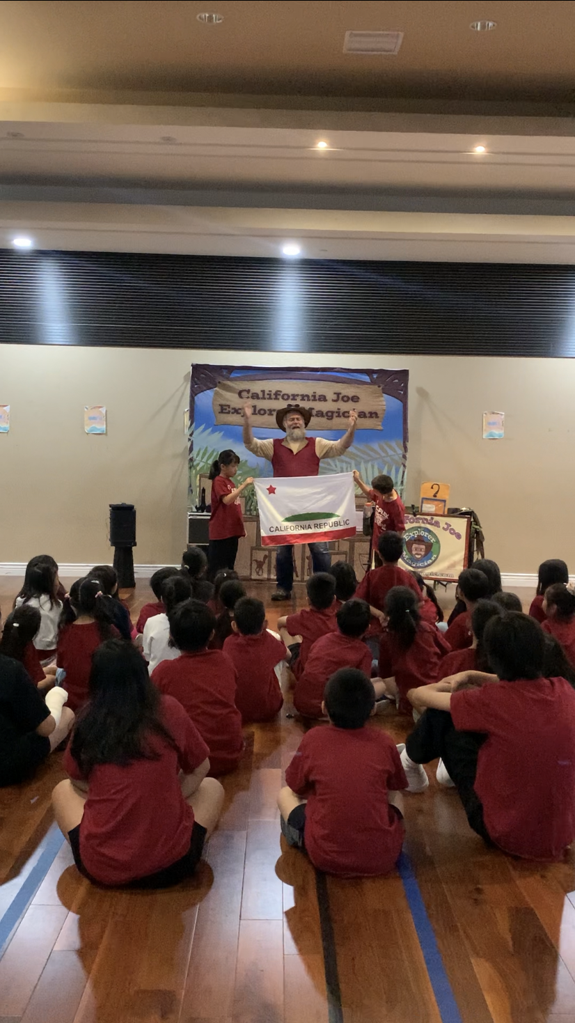7/11 - Fun Friday Magic Show (2)