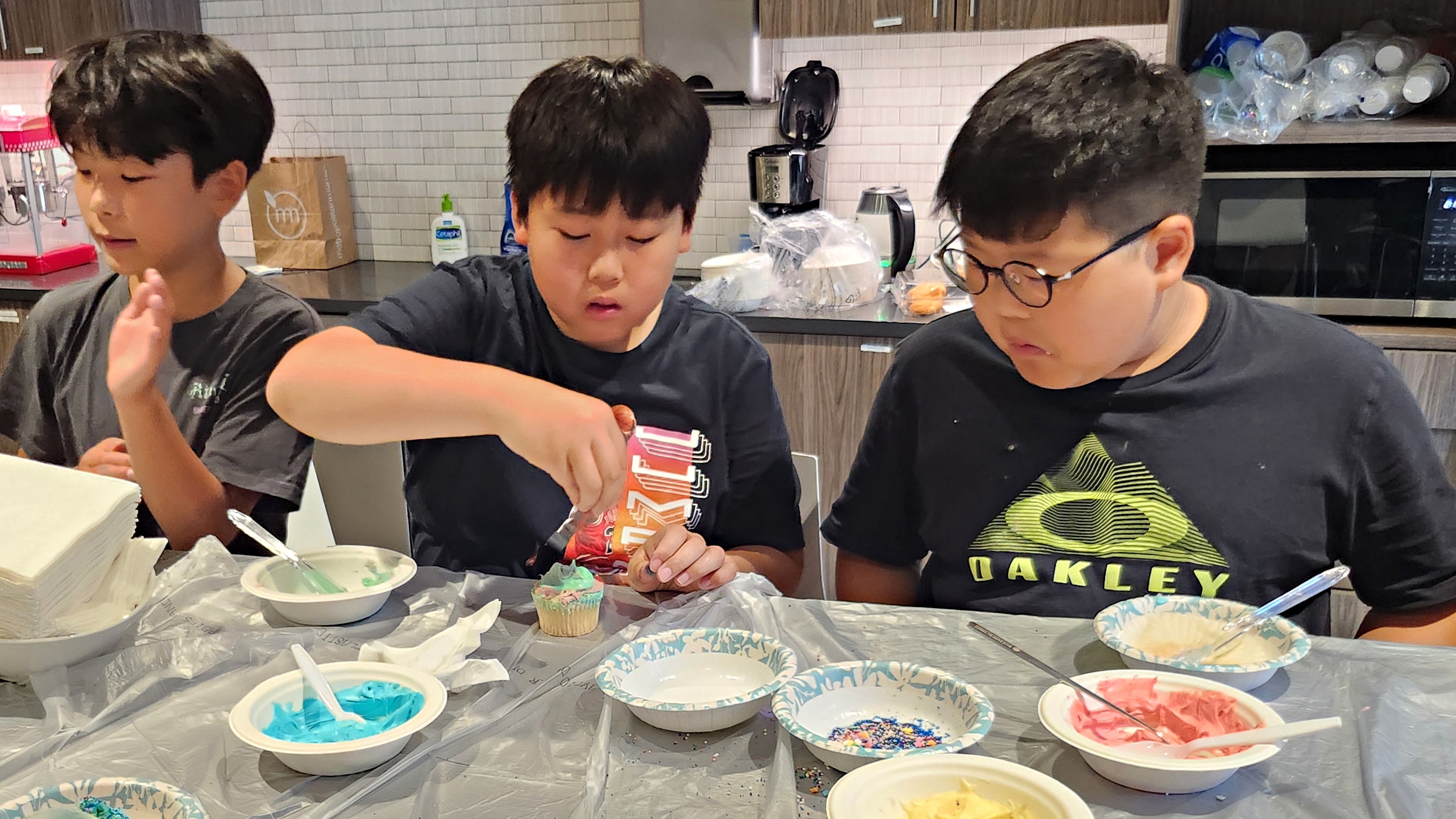 Decorating cup cake