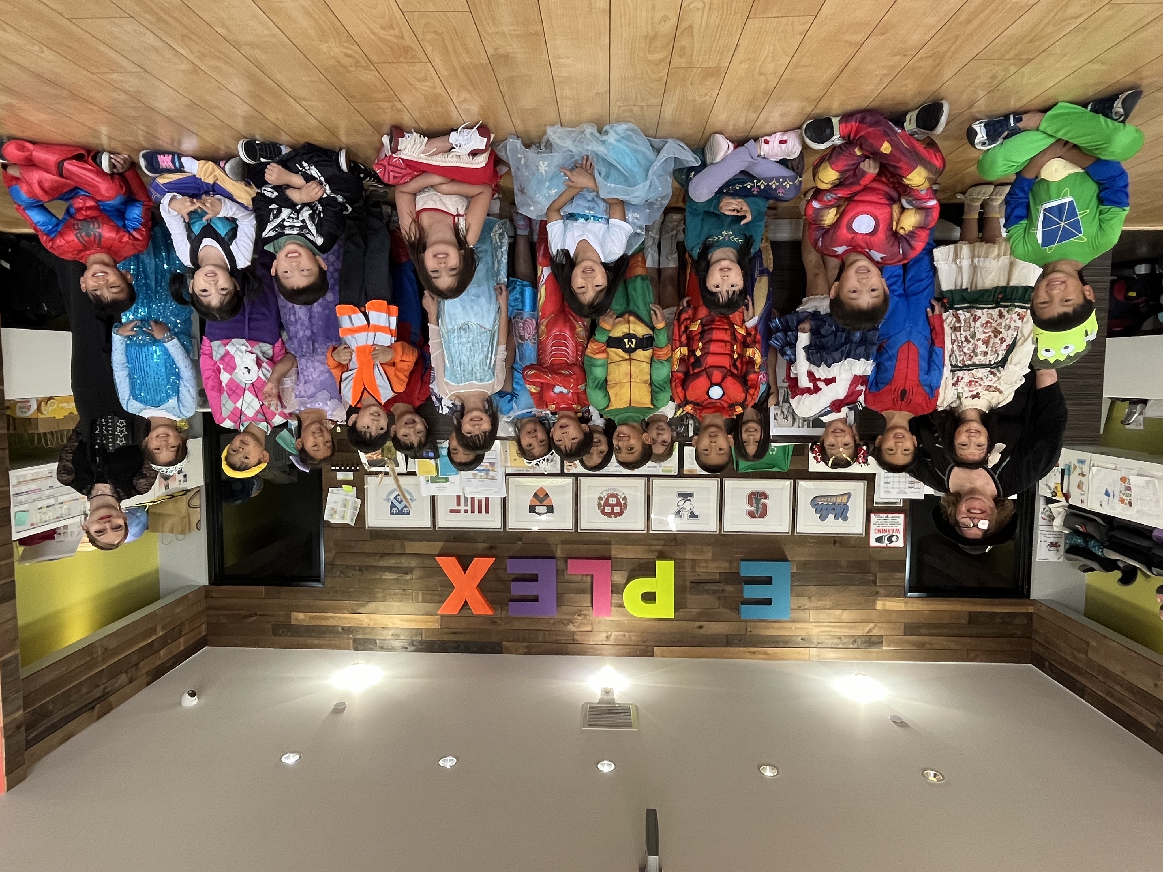 Halloween Group Picture : Kindergarten